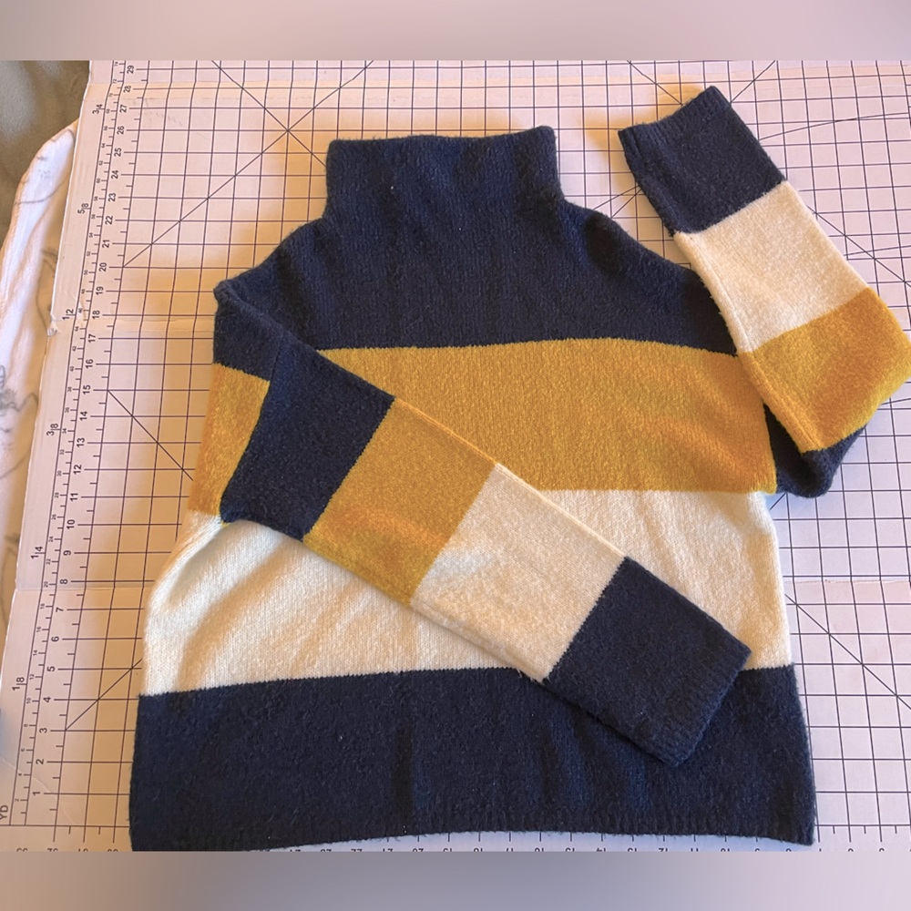 Color block sweater💙